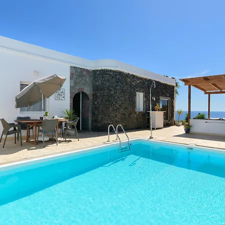 Casa Atlantico -puerto Calero Lanzarote. Piscina Yaiza (Lanzarote)
