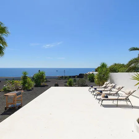 Casa Atlantico -puerto Calero Lanzarote. Piscina Villa