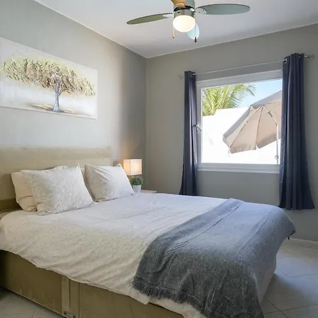 Casa Atlantico -puerto Calero Lanzarote. Piscina Villa Yaiza (Lanzarote)